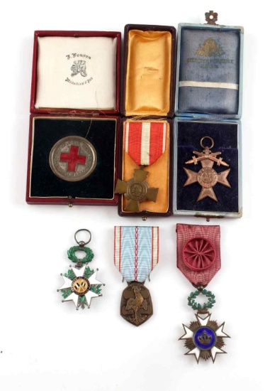 WWI WWII FRENCH MEDAL GROUPING OF 6