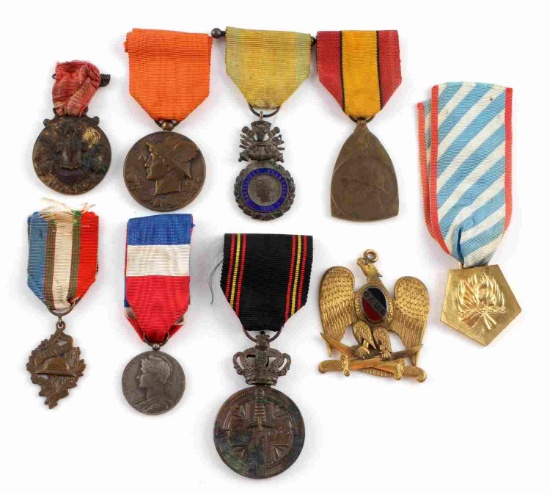 GROUPING OF 9 WWI WWII FRENCH MEDAL LOT