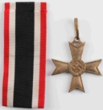 WWII GERMAN THIRD REICH WAR CROSS OF MERIT MEDAL