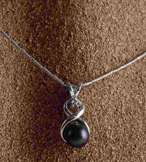 14KT GOLD NECKLACE W DIAMOND & BLACK PEARL PENDANT