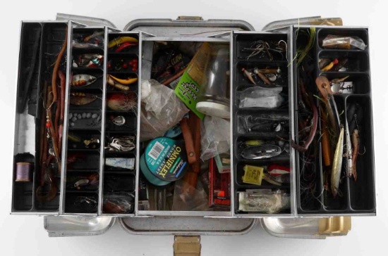 VINTAGE FULL TACKLE BOX LURES & MORE UNSEARCHED