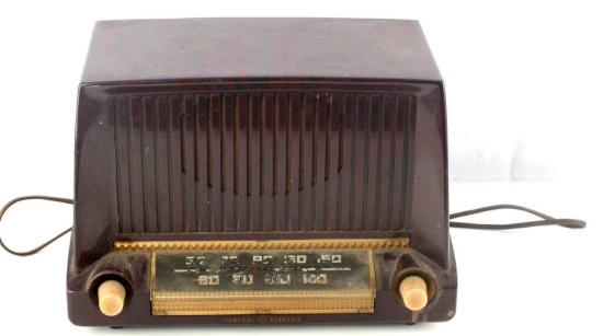 VINTAGE GENERAL ELECTRIC MODEL 404 VACUUM RADIO