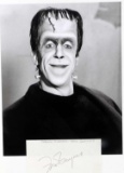 FRED GWYNNE SIGNED CARD WITH PHOTO MUNSTERS