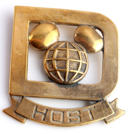 VINTAGE WALT DISNEY WORLD CASST MEMBER HOST BADGE