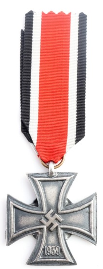 WWII GERMAN 2ND CLASS IRON CLASS DECORATION