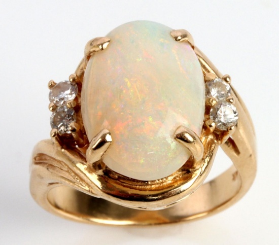 14 KT GOLD DIAMOND AND OPAL CABOCHON RING