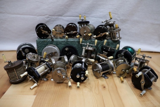 LOT OF 25 VARIOUS VINTAGE BAITCASTING FISHING REEL