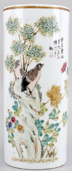 CHING QING DYNASTY STYLE FAMILLE ROSE BRUSH POT