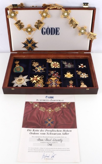 LOT 15 MUSEUM QUALITY GODE GERMAN REPROD MEDALS