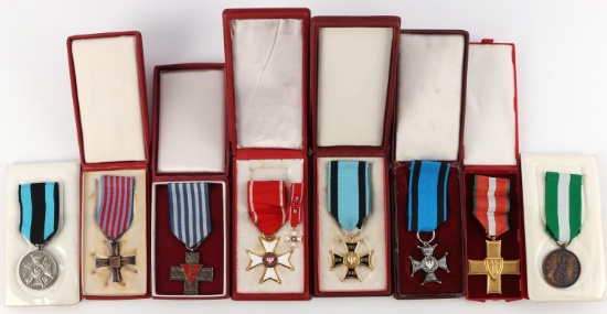 LOT OF 8 CASED WWII POLISH MEDALS AUSCHWITZ ETC