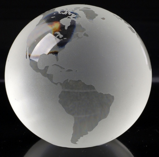TIFFANY & CO. ETCHED GLOBE 6 CM DIAMETER