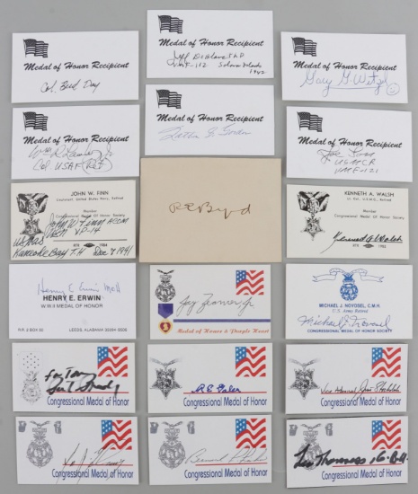 LOT OF 18 US MEDAL OF HONOR WINNER AUTOGRAPHS