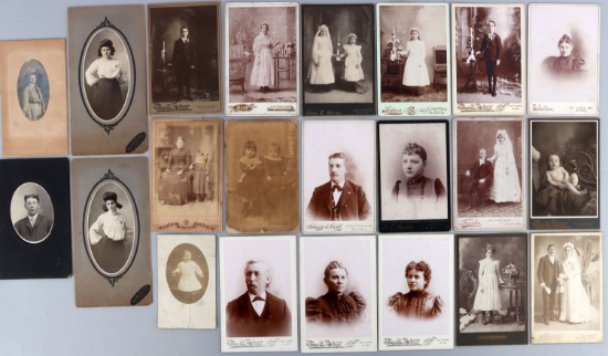 LOT 22 19TH CENTURY FAMILY CABINET CARD PHOTOGRAPH