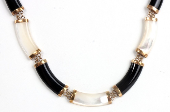 10KT YELLOW GOLD NECKLACE WITH ONYX & MOTHER PEARL