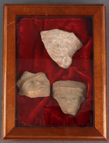 WOOD CASE W 3 AZTEC EFFIGY PIECES