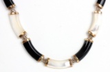 10KT YELLOW GOLD NECKLACE WITH ONYX & MOTHER PEARL