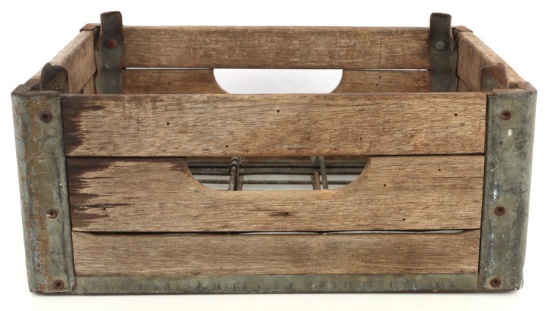 CUMBERLAND CASE CO. MILK CRATE CHATTANOOGA TN
