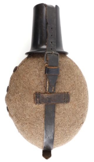 WWII GERMAN RED CANTEEN BAKELITE CAP