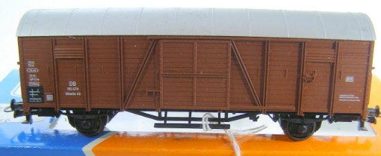 ROCO 46100 Covered Goods Wagon in box