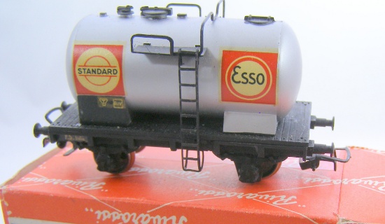 Rivarossi C be Esso Tank Car in Box