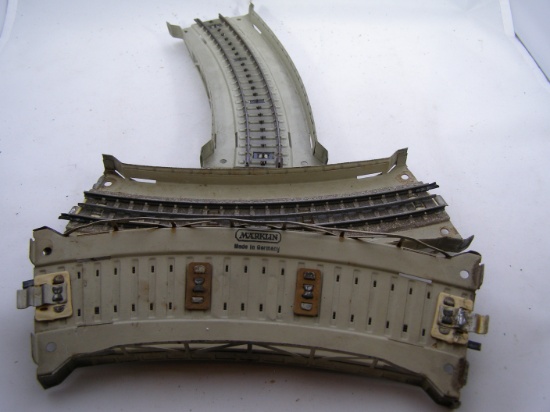 3 vintage Marklin curved bridge sections