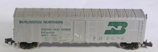 Con-cor Japan Burlington Northern Boxcar