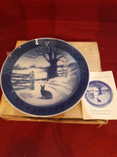 1971 porcelain collectors Christmas plate