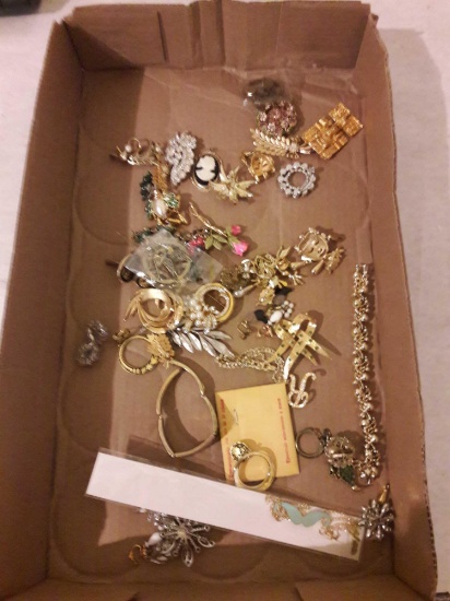 Lot of jewelry