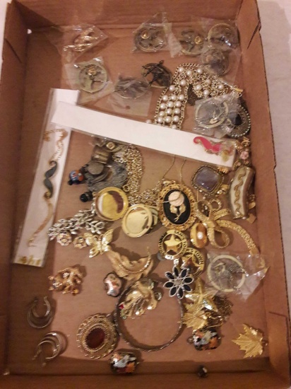 Lot of jewelry