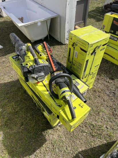 LOT OF ELECTRIC LANDSCAPE EQUIPMENT