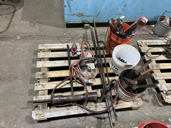PALLET OF AIR HAMMER, ELECTRIC SAW, HAND TOOLS