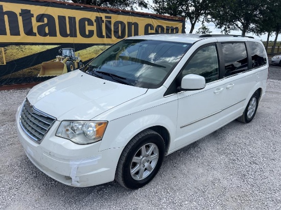 2010 Chrysler Town & Country Van W/t R/k