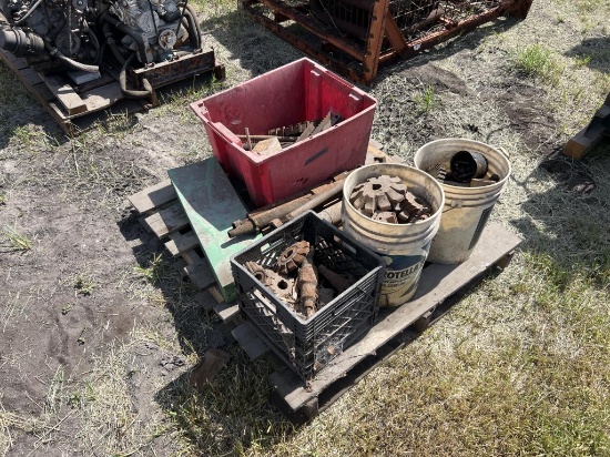 PALLET OF MILLING MACHINE PARTS