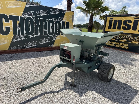 Terracare T-1000 Pull-behind Top Dresser
