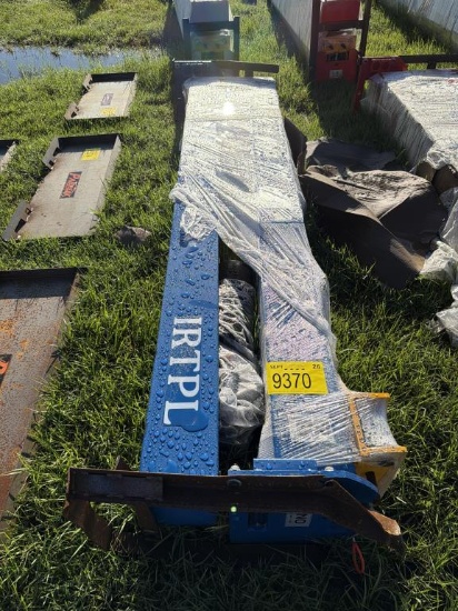 UNUSED SD LANCH 10,000LB TWO POST LIFT