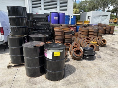 Large Lot Of Scrap Hubs, Barrels, Radiators