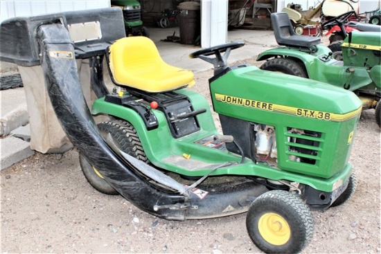 JD STX 38 Riding Mower. Rear Bag