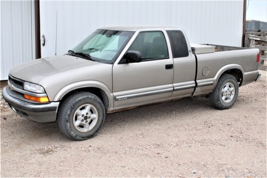 2000 Chevrolet S-10 LS 4WD Pickup-Extended Cab, Tool Box, Auto Trans., 134,000 Miles