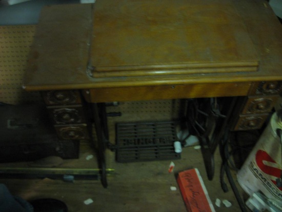 Antique Singer sewing machine-wood cabinet