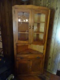 Corner hutch