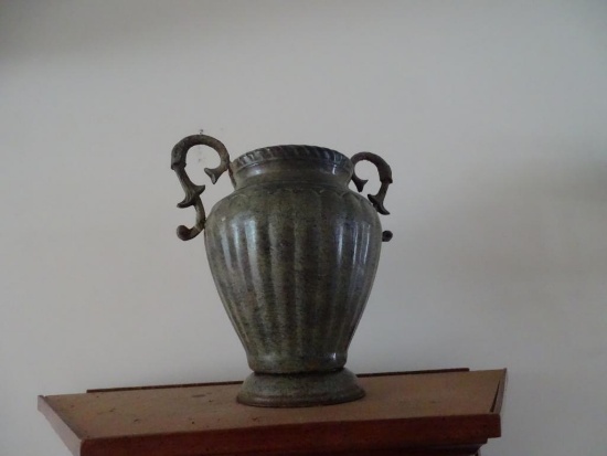 Decorative vase with handle