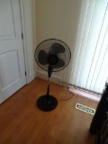 Plastic Floor fan-Holmes