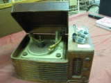 Antique Philco Radio/record player (don't know if it will play)