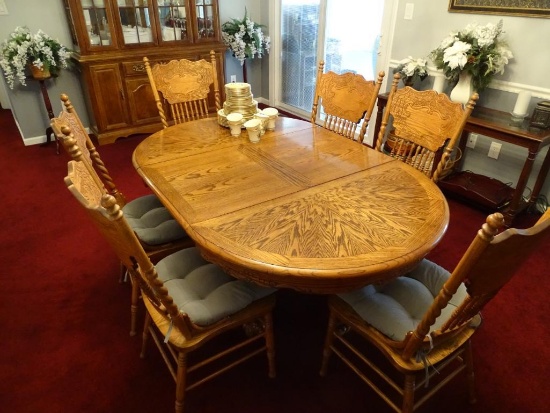 Oak Table and 6 chairs. 68" long ( including leaf), 44" wide.
