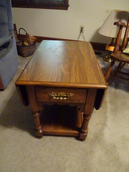 Small side drop leaf table-18" W x 20"D x 21" H-each leaf is 15" wide