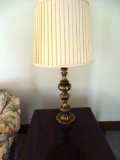 2 brass lamps, 32