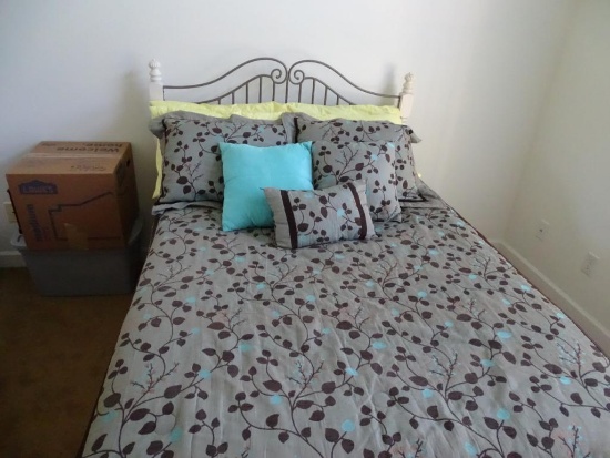 Double Bed-Gray metal/white.