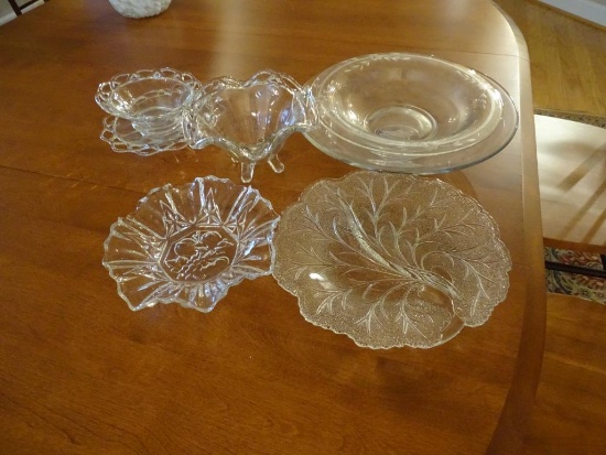 Various vintage glass pieces
