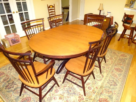 High end table and chairs in great condition! Table shown includes one leaf. Made in Canada.