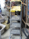 4' LADDER
